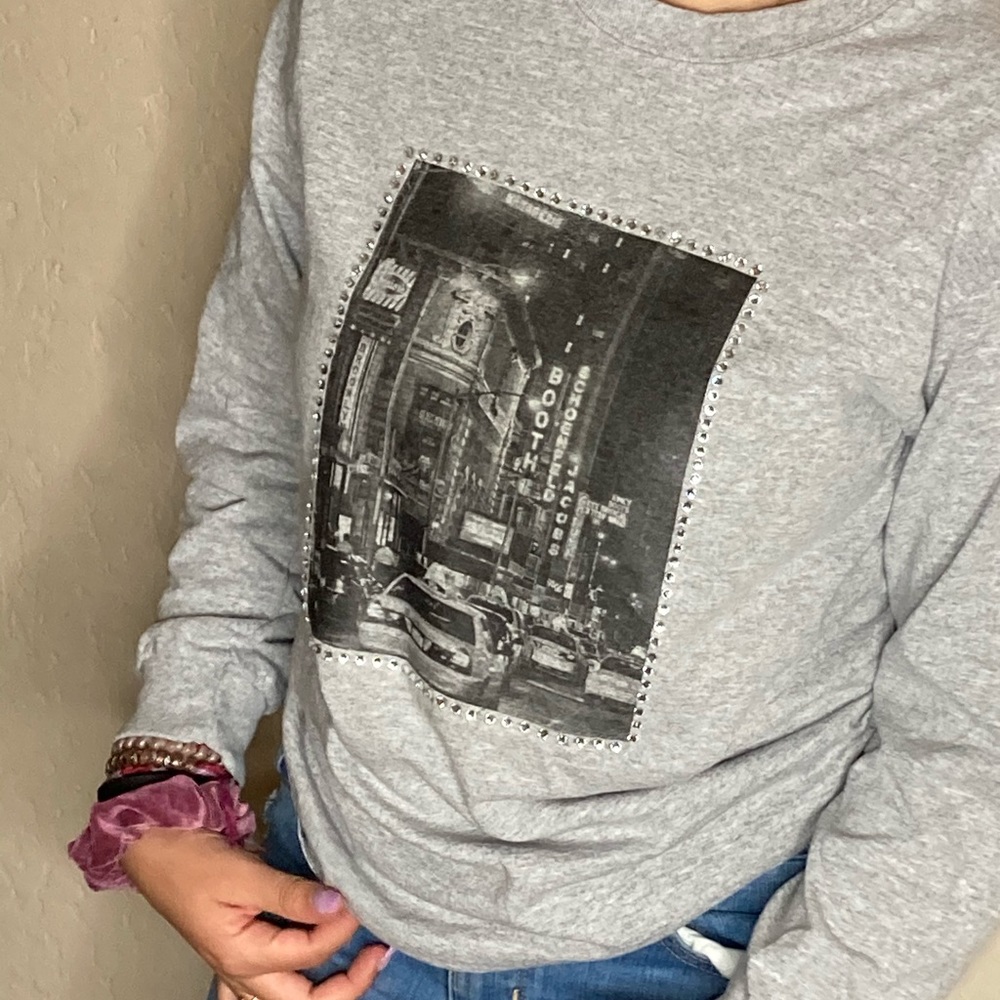 LONG SLEEVE GRAPHIC TEE